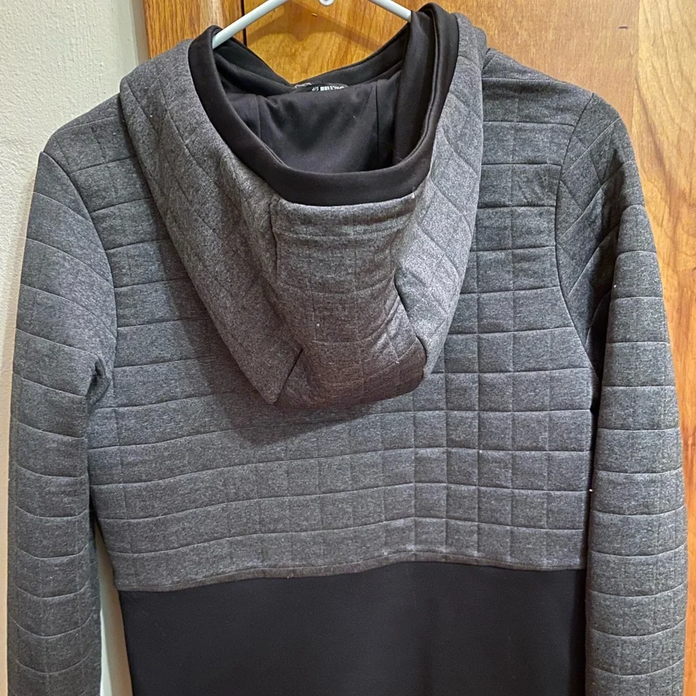 The North Face Quilted Half Dome Shiny Gray & Black Cowl Funnel Hoodie Like New - Picture 3 of 3